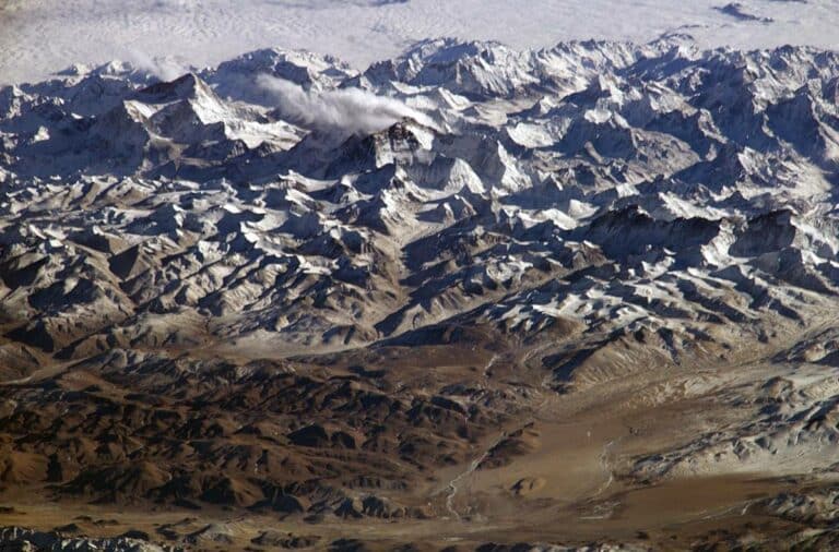 Catastrophism vs. uniformitarianism difference and controversies