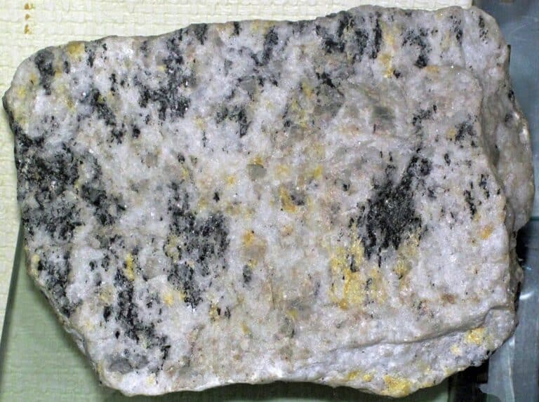 Nepheline syenite rock composition and appearance