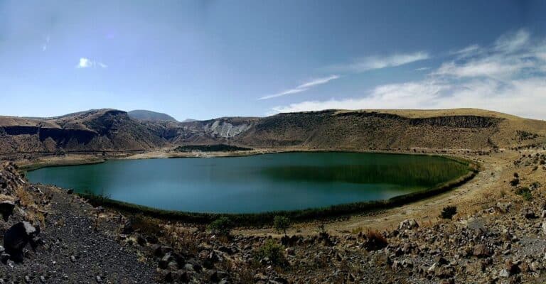 Hydrovolcanic landforms examples - Maar lake