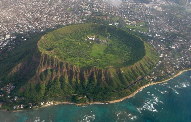 What are Tuff cones - Diamond Head on Oahu Island